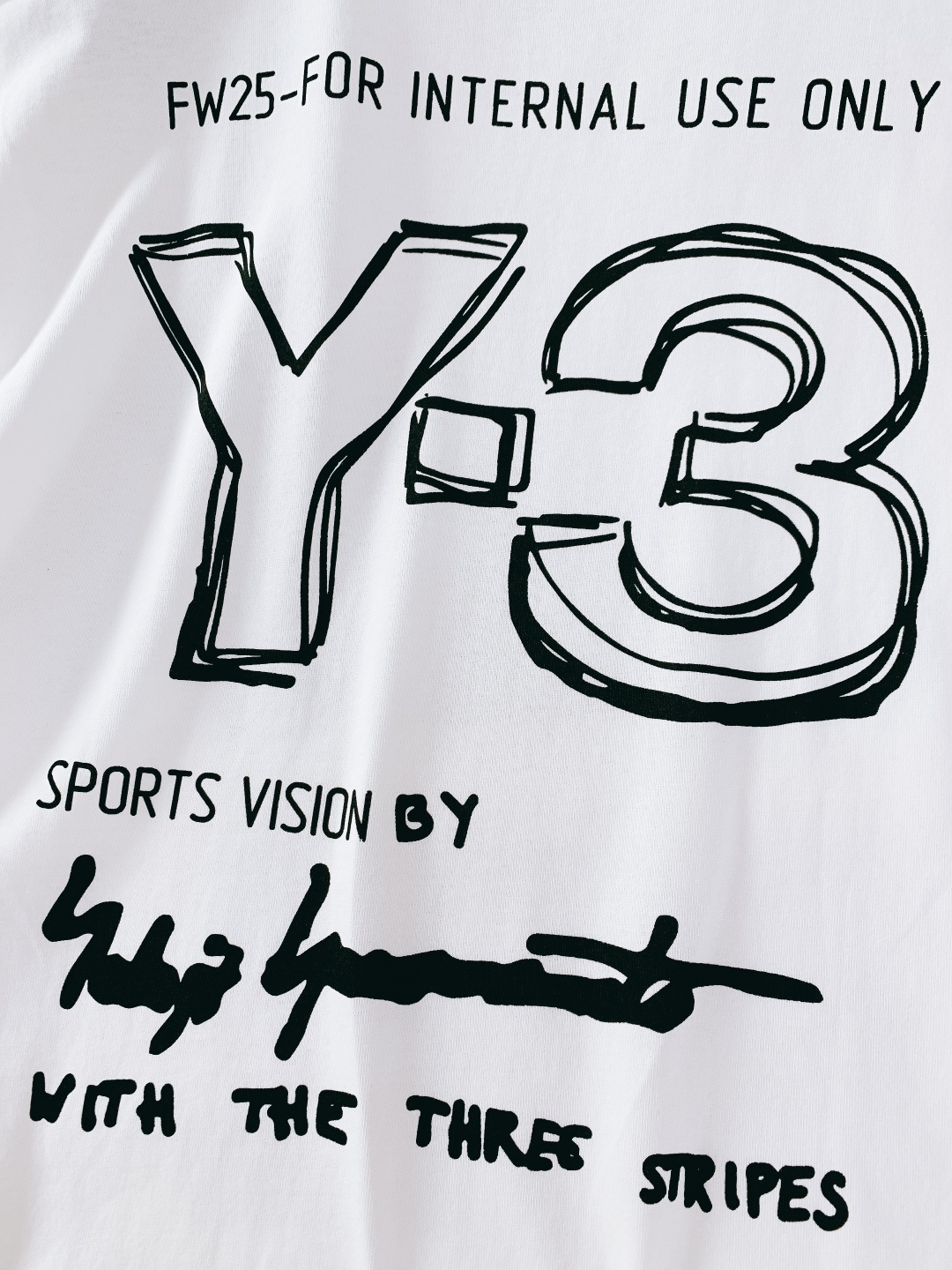 ⚠️🌾Y-3 山本耀司 2026SS早春新品涂鸦印花短袖T恤。260g双纱纯棉面料，挺括有型不软塌，亲肤