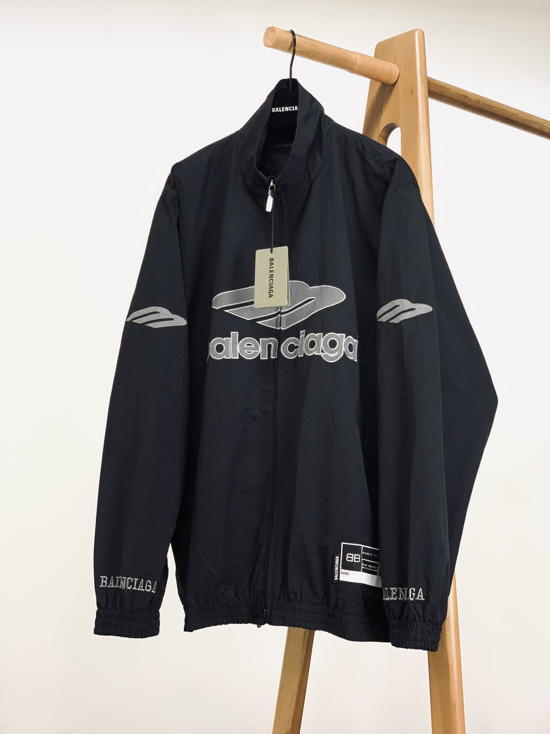 ⚠️🌾𝐁𝐚𝐥𝐞𝐧𝐜𝐢𝐚𝐠𝐚 巴黎世家 2026SS早春新品3B足球夹克⚽️采用高密防泼水面料，触感轻盈顺