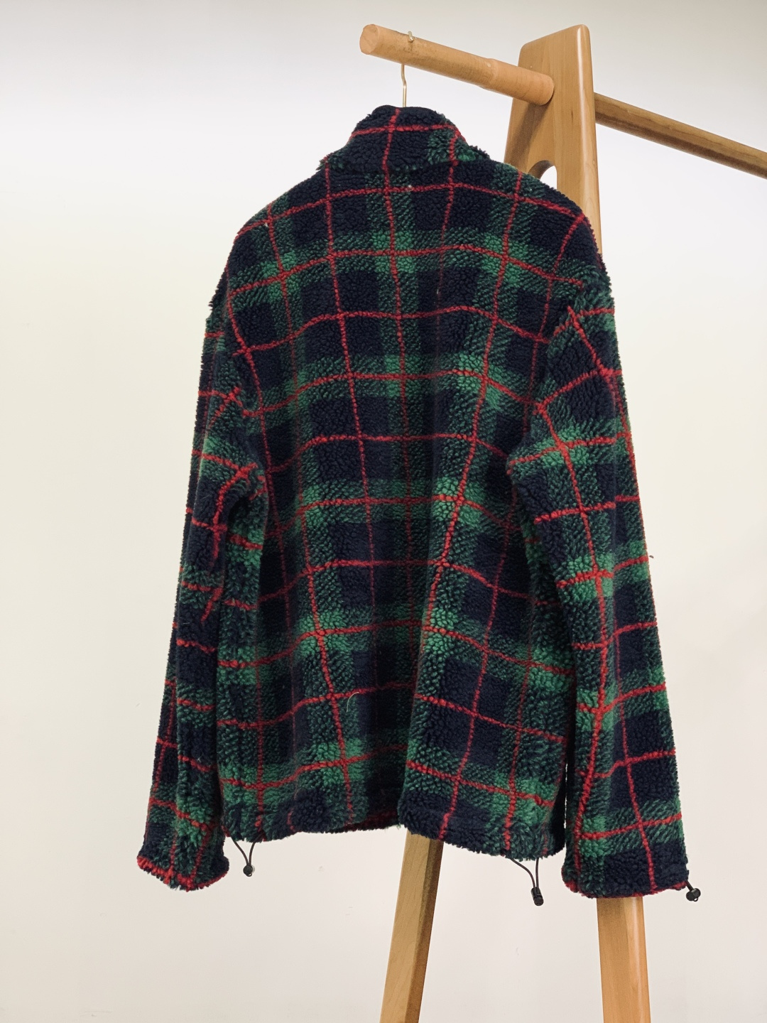 ⚠️🌾Miumiu 缪缪 2026SS早春新品摇粒绒格纹外套。采用高密摇粒绒面料，绒感蓬松柔软，触感温暖