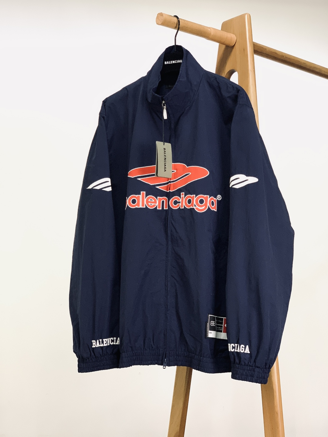 ⚠️🌾𝐁𝐚𝐥𝐞𝐧𝐜𝐢𝐚𝐠𝐚 巴黎世家 2026SS早春新品3B足球夹克⚽️采用高密防泼水面料，触感轻盈顺