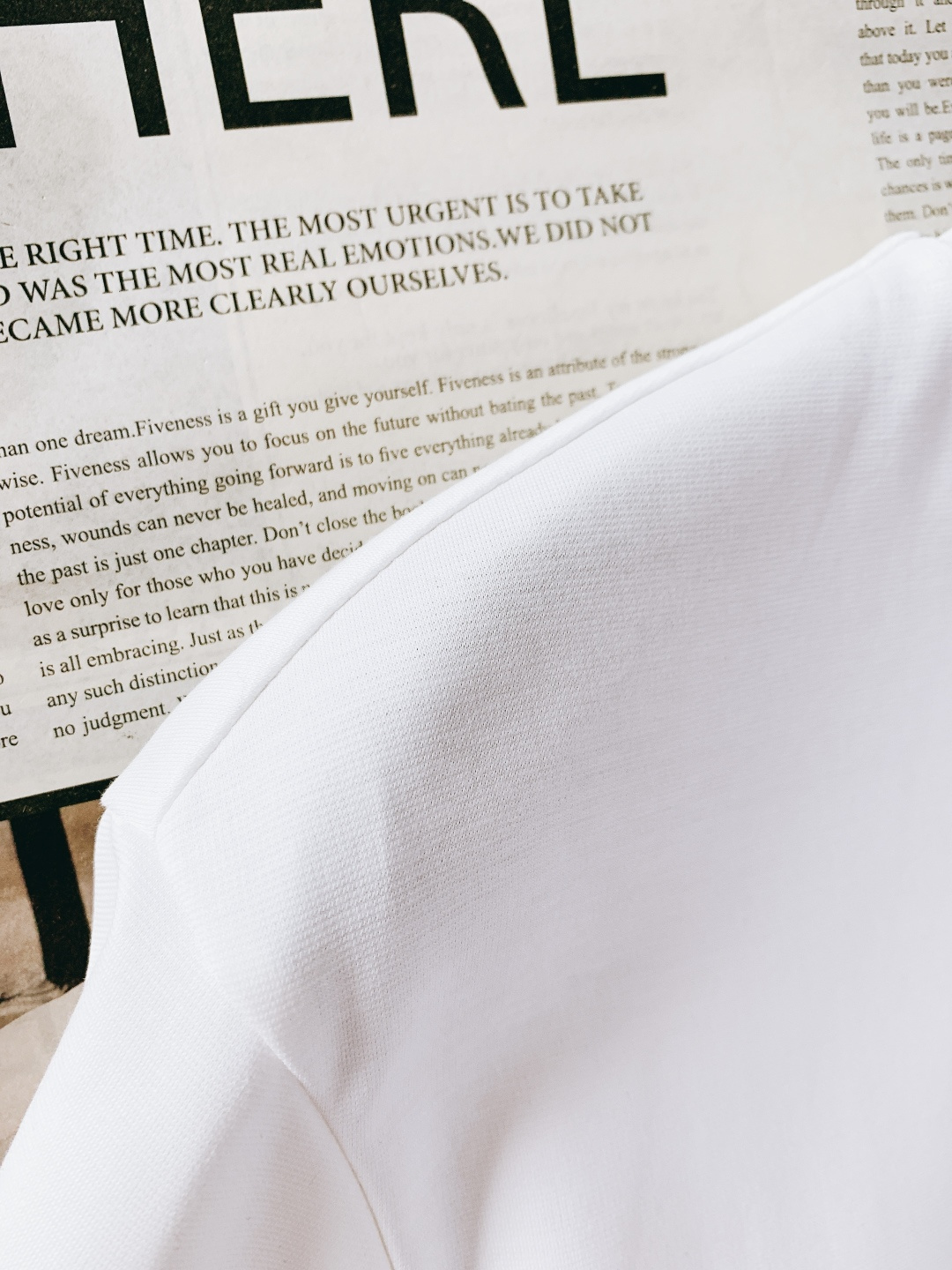 ⚠️🌾Moncler 蒙口 2026SS早春新品 经典T恤，一件顶三件的硬核质感210g重磅高支棉，丝光