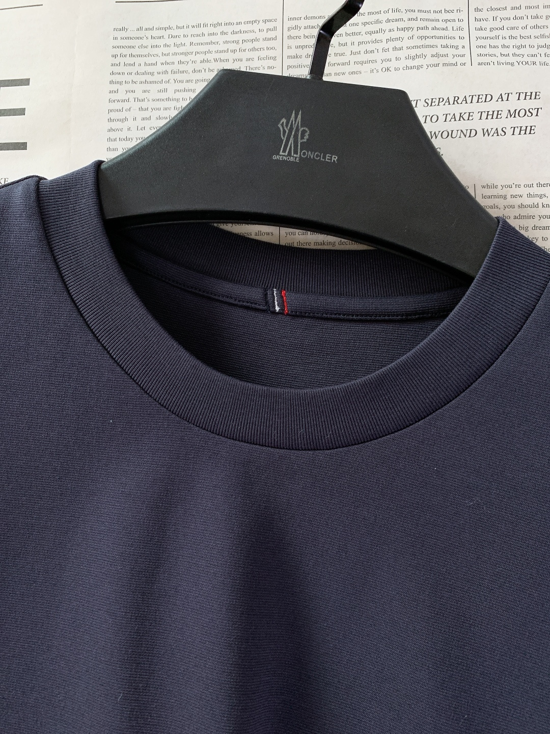 ⚠️🌾Moncler 蒙口 2026SS早春新品 经典T恤，一件顶三件的硬核质感210g重磅高支棉，丝光