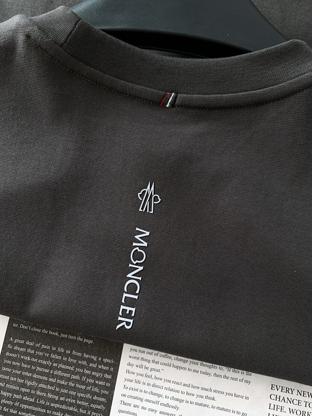 ⚠️🌾Moncler 蒙口 2026SS早春新品 经典T恤，一件顶三件的硬核质感210g重磅高支棉，丝光