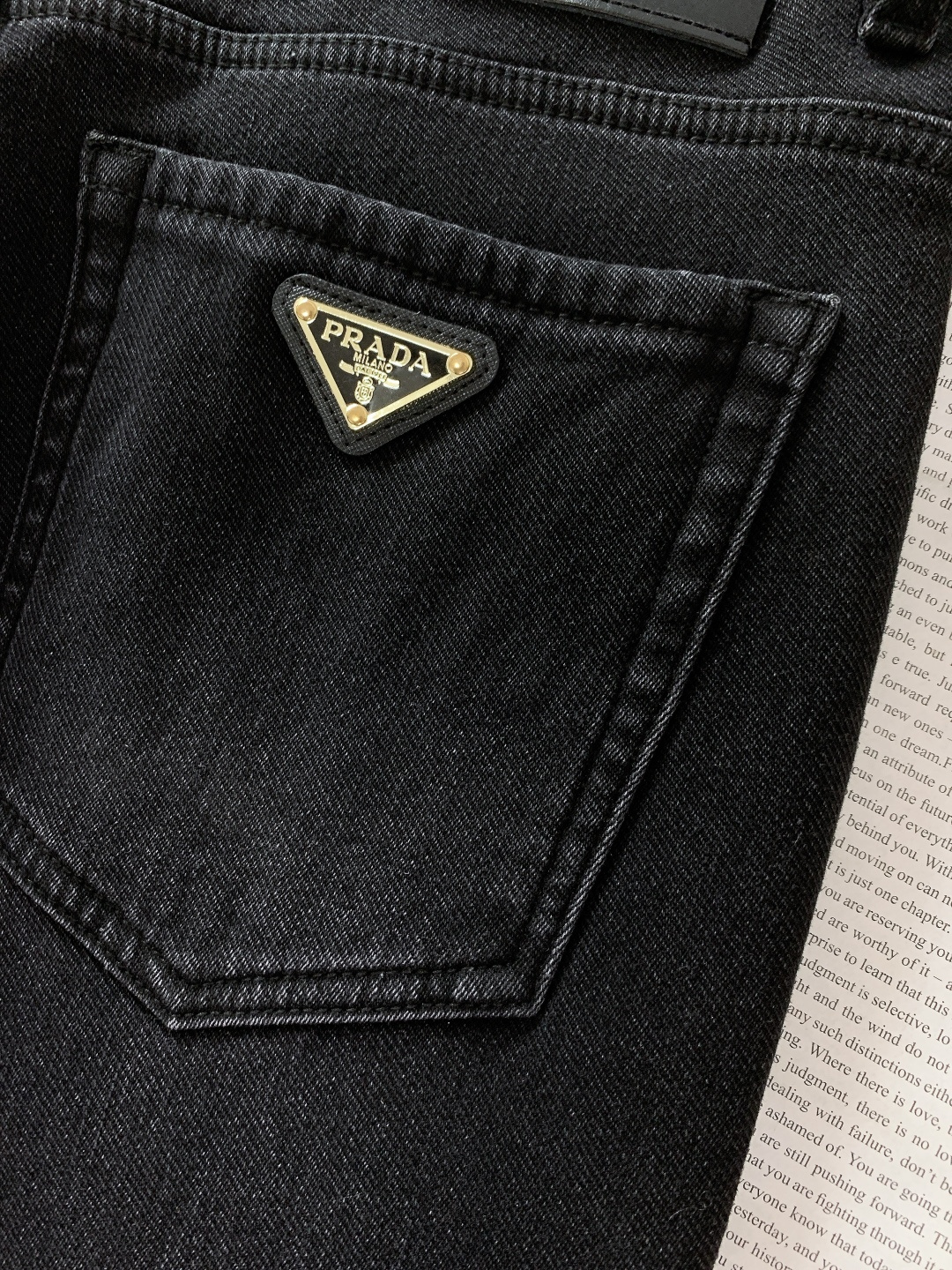 ⚠️🌾Prada 普拉达 2026SS早春新品 秋冬刚需，休闲加绒牛仔裤高密牛仔+羊羔绒内里，保暖不臃肿