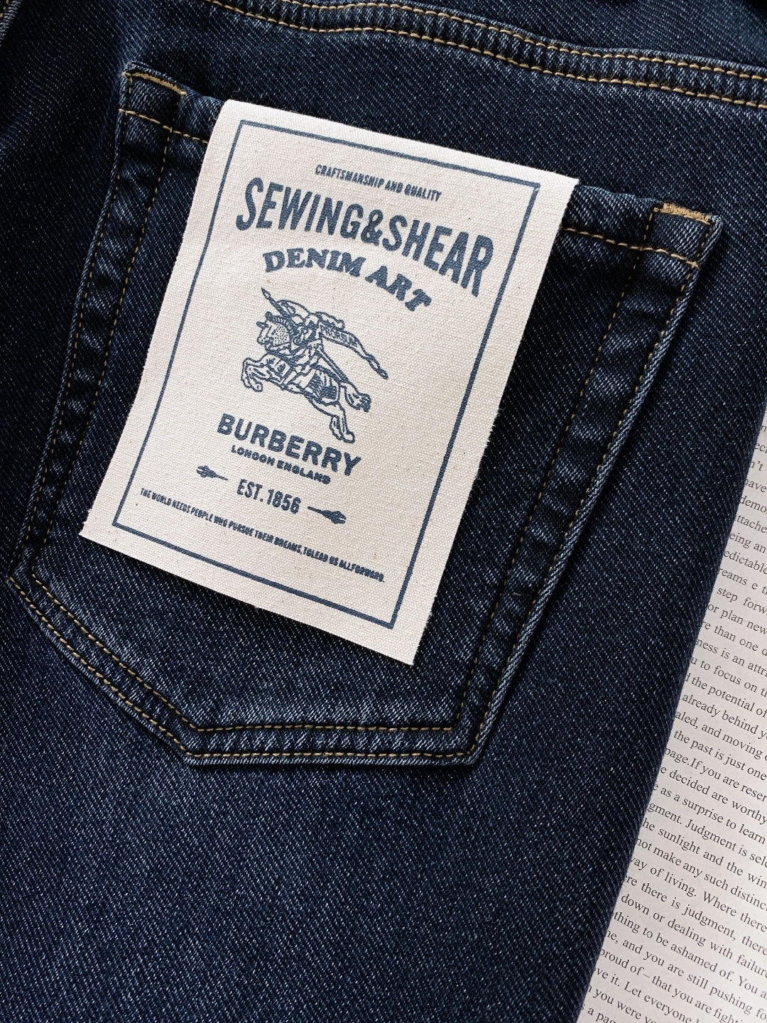 ⚠️🌾Burberry 巴宝莉 2026SS早春新品秋冬刚需，休闲加绒牛仔裤重磅牛仔+羊羔绒内里，保暖不