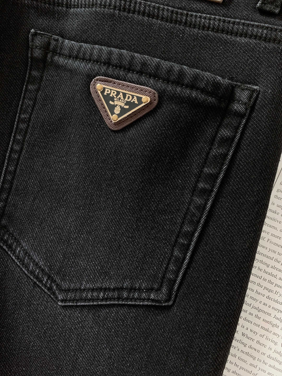 ⚠️🌾Prada 普拉达 2026SS早春新品 秋冬刚需，加绒牛仔裤。重磅牛仔+高密摇粒绒，保暖不臃肿黑