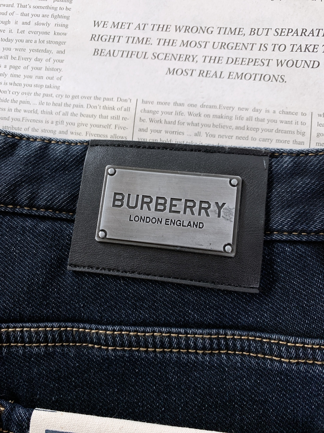 ⚠️🌾Burberry 巴宝莉 2026SS早春新品秋冬刚需，休闲加绒牛仔裤重磅牛仔+羊羔绒内里，保暖不