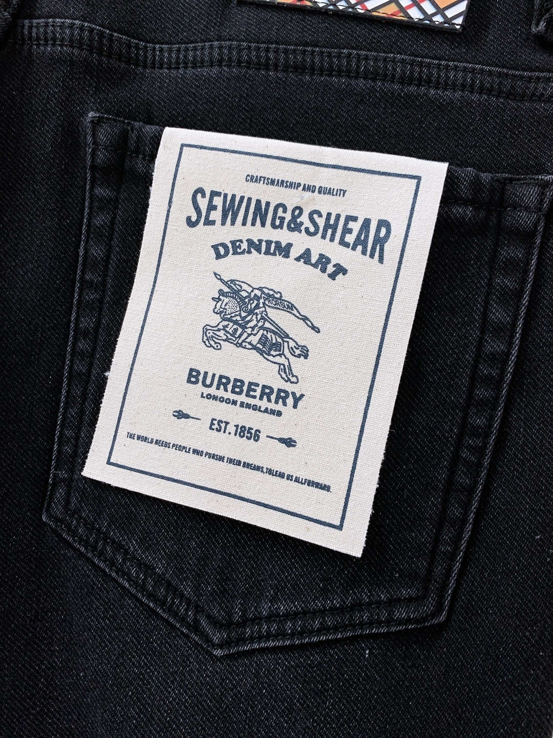 ⚠️🌾Burberry 巴宝莉 2026SS早春新品❄️ 秋冬刚需，休闲加绒牛仔裤重磅牛仔+羊羔绒内里，