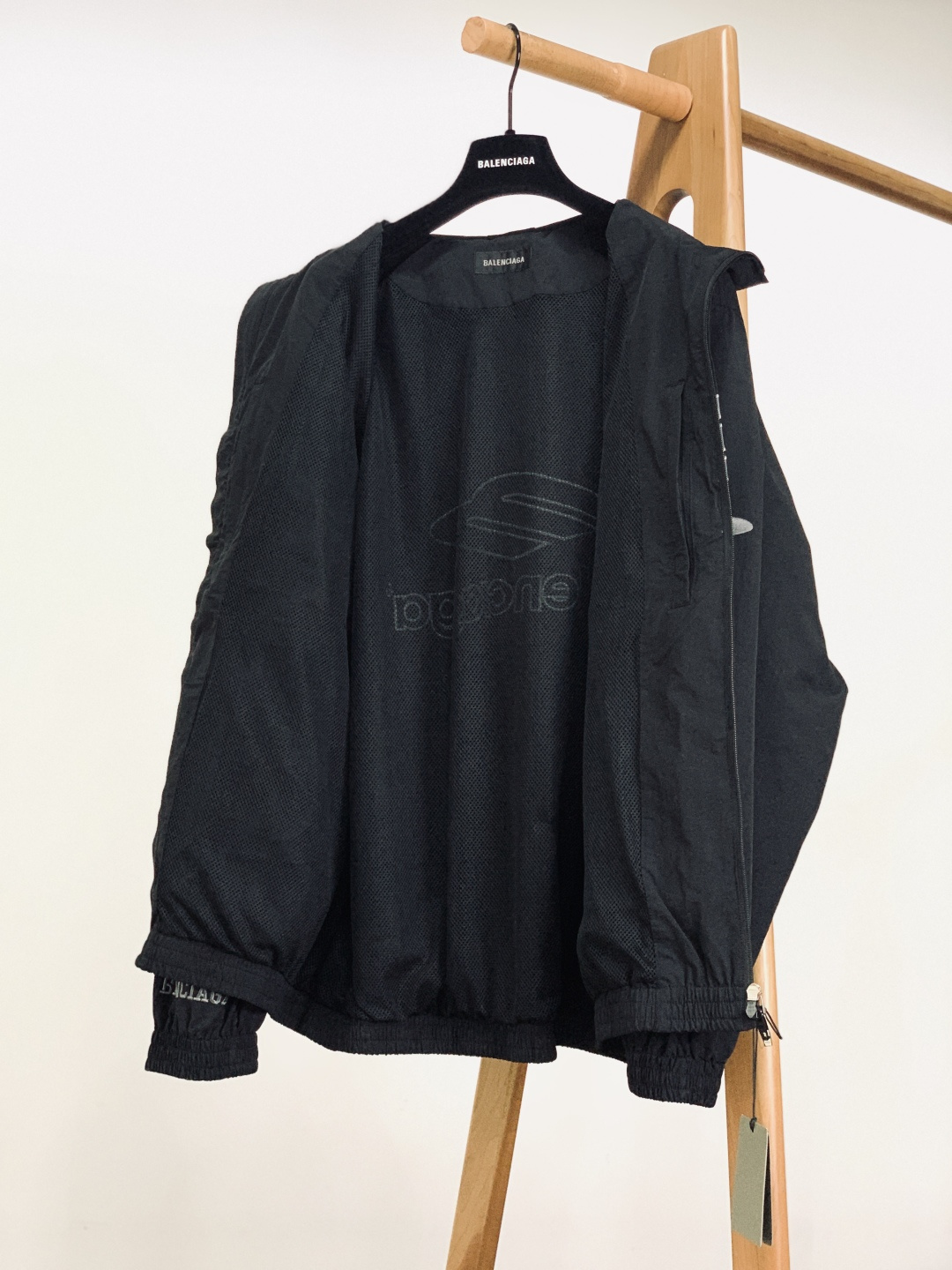 ⚠️🌾𝐁𝐚𝐥𝐞𝐧𝐜𝐢𝐚𝐠𝐚 巴黎世家 2026SS早春新品3B足球夹克⚽️采用高密防泼水面料，触感轻盈顺