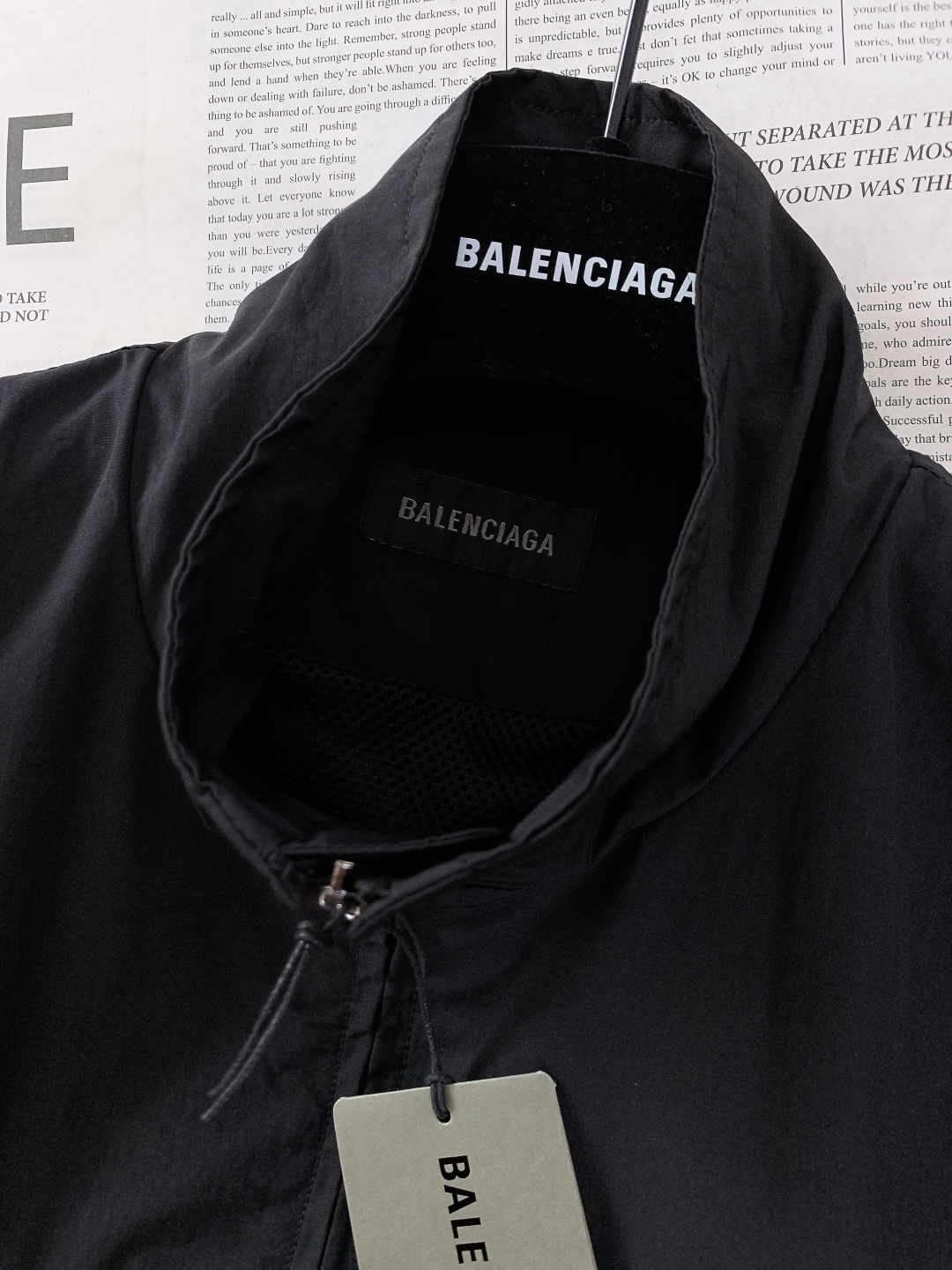 ⚠️🌾𝐁𝐚𝐥𝐞𝐧𝐜𝐢𝐚𝐠𝐚 巴黎世家 2026SS早春新品3B足球夹克⚽️采用高密防泼水面料，触感轻盈顺