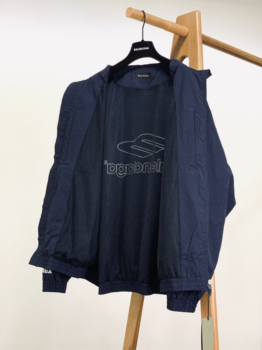 ⚠️🌾𝐁𝐚𝐥𝐞𝐧𝐜𝐢𝐚𝐠𝐚 巴黎世家 2026SS早春新品3B足球夹克⚽️采用高密防泼水面料，触感轻盈顺