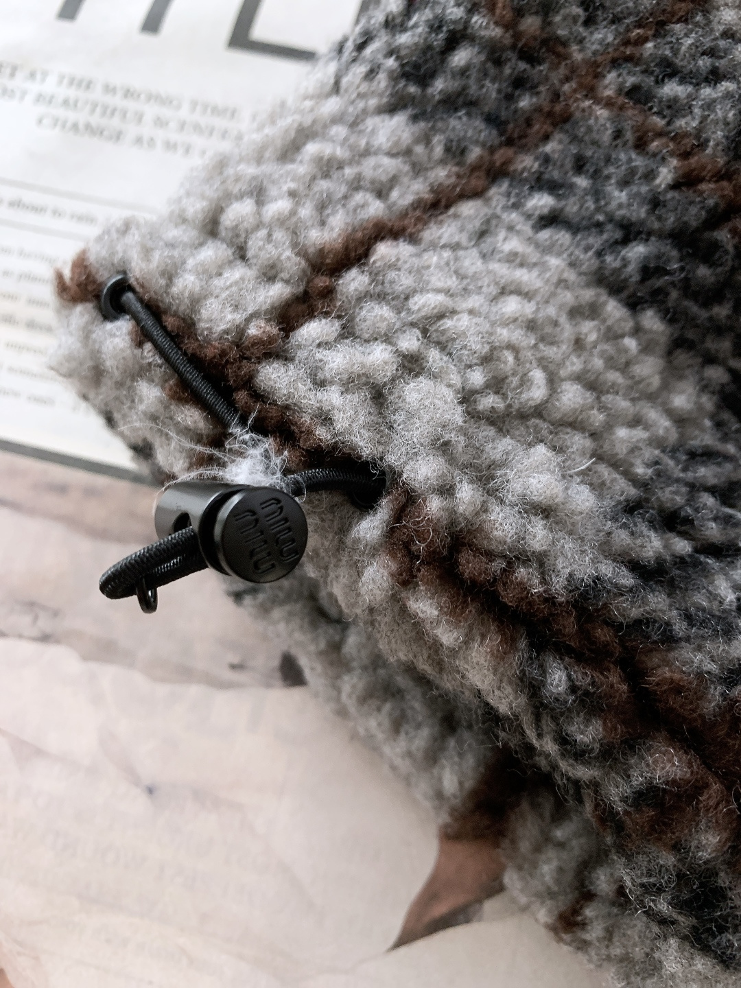 ⚠️🌾Miumiu 缪缪 2026SS早春新品摇粒绒格纹外套。采用高密摇粒绒面料，绒感蓬松柔软，触感温暖