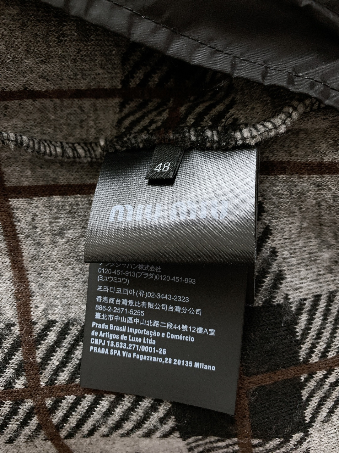 ⚠️🌾Miumiu 缪缪 2026SS早春新品摇粒绒格纹外套。采用高密摇粒绒面料，绒感蓬松柔软，触感温暖