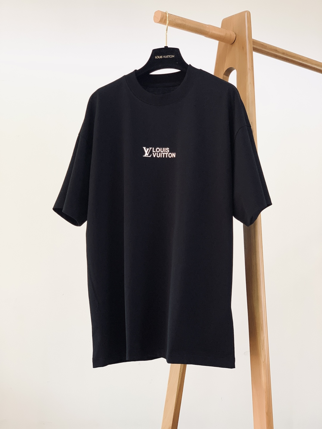LouisVuitton 路易威登 2026SS春夏新品叠印Logo T恤｜双色齐发！重磅双纱棉面料，厚