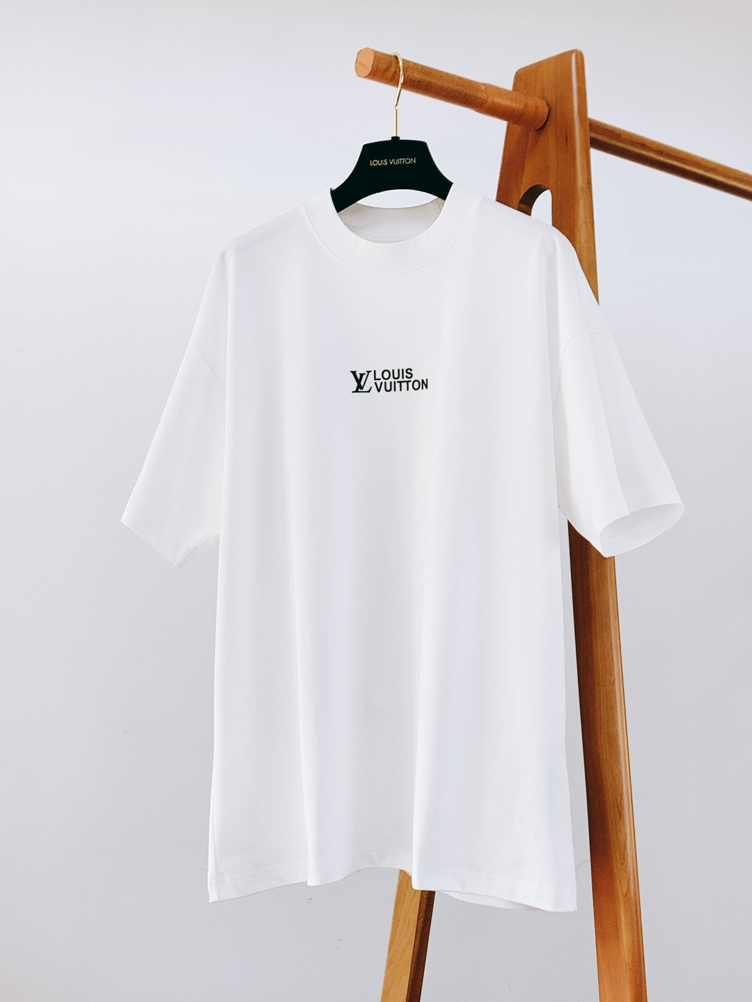 LouisVuitton 路易威登 2026SS春夏新品叠印Logo T恤｜双色齐发！重磅双纱棉面料，厚