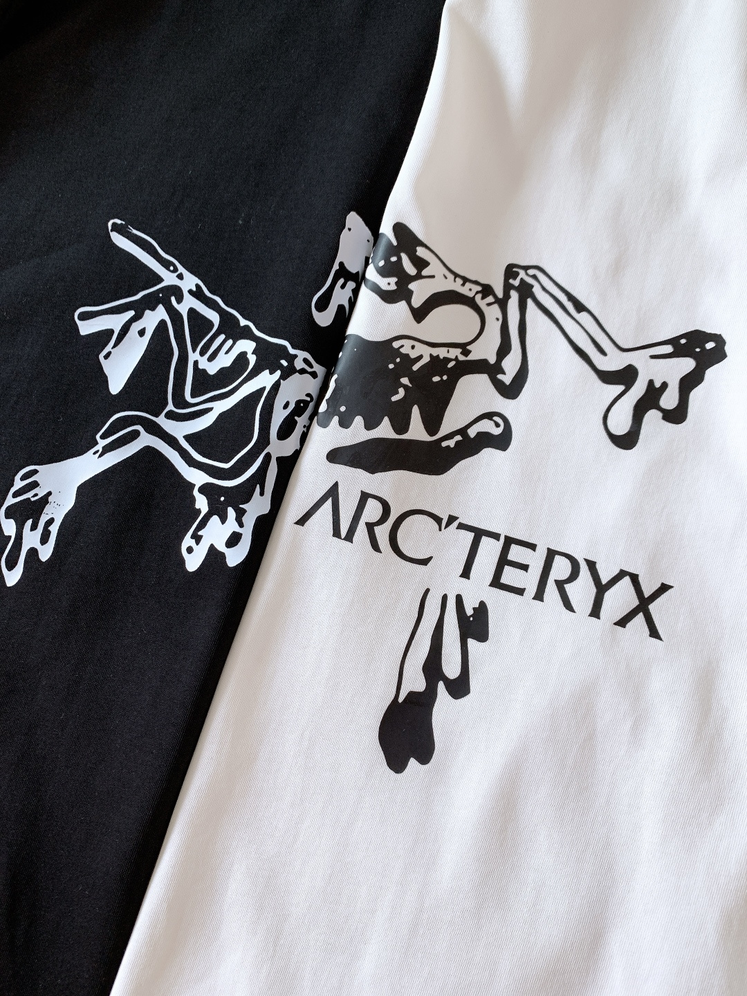 ARCTERYX 始祖鸟 2026SS早春新品 溶解鸟短袖，高支精梳棉+艺术感印花！黑白撞色溶解鸟Log