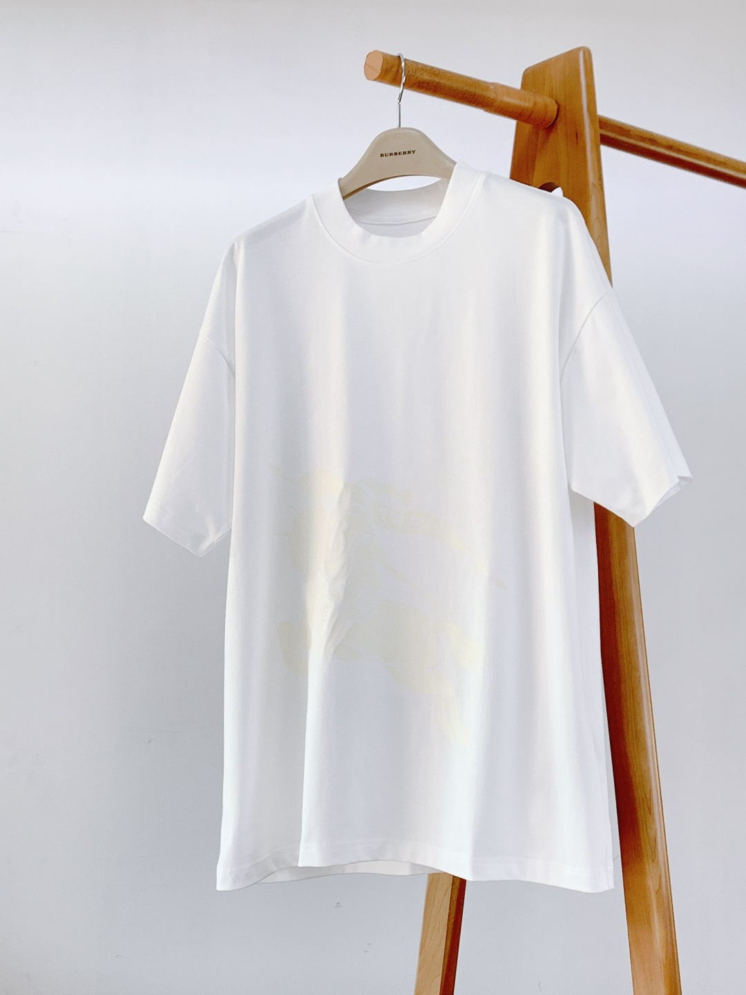 Burberry 巴宝莉 2026SS早春新品马术骑士印花T恤｜双色齐发！重磅双纱棉面料，厚实软糯，宽松