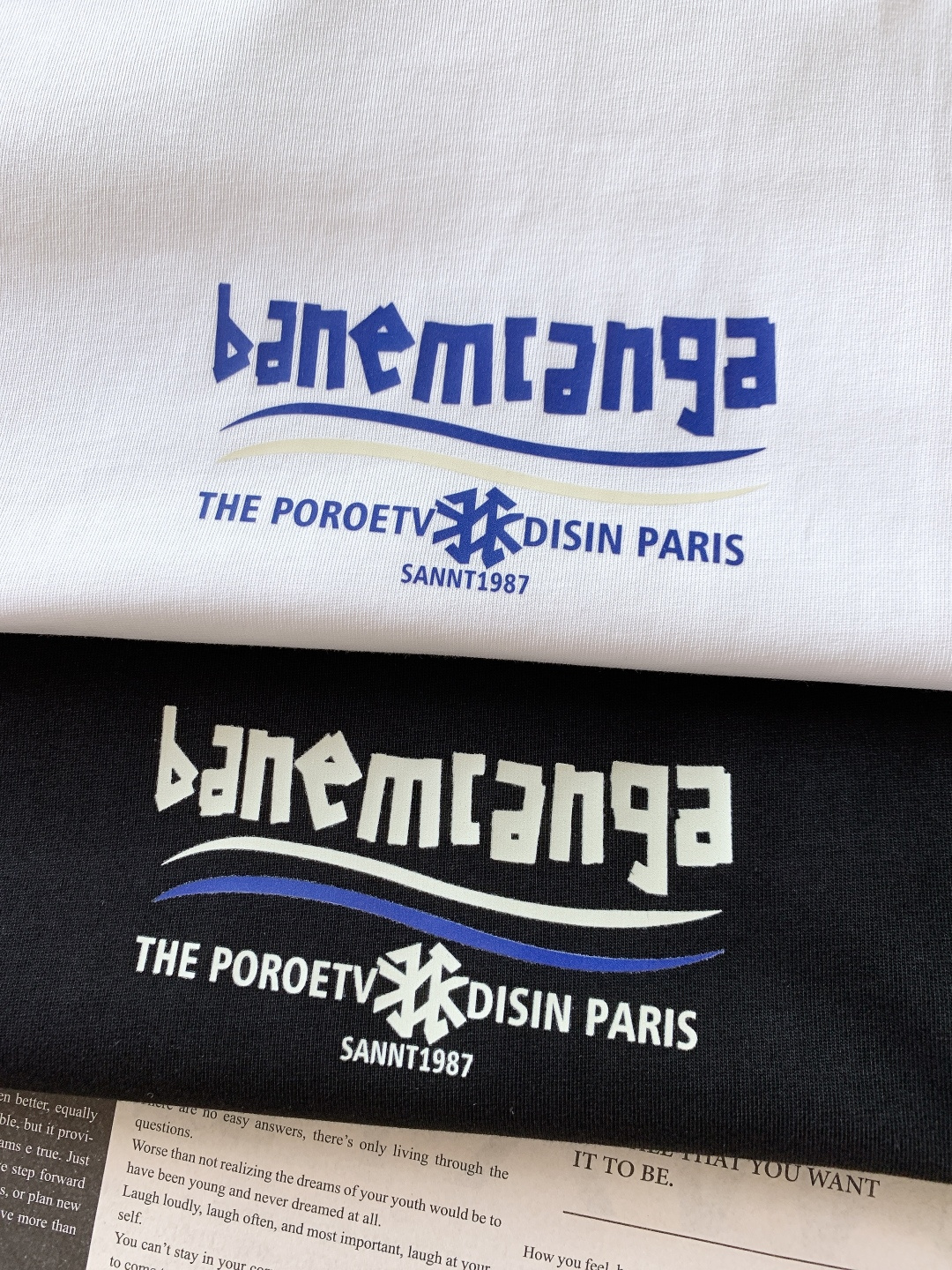 𝐁𝐚𝐥𝐞𝐧𝐜𝐢𝐚𝐠𝐚 巴黎世家 2026SS早春新品 海浪标语短袖，高支精梳棉+复古运动风！前后撞色海浪