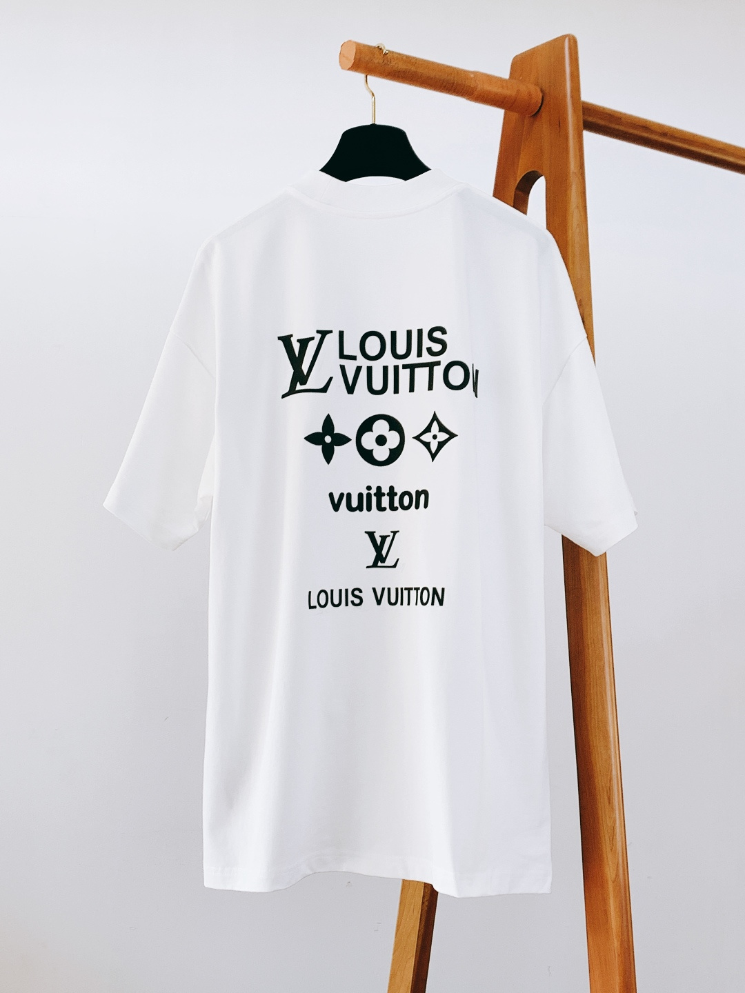 LouisVuitton 路易威登 2026SS春夏新品叠印Logo T恤｜双色齐发！重磅双纱棉面料，厚