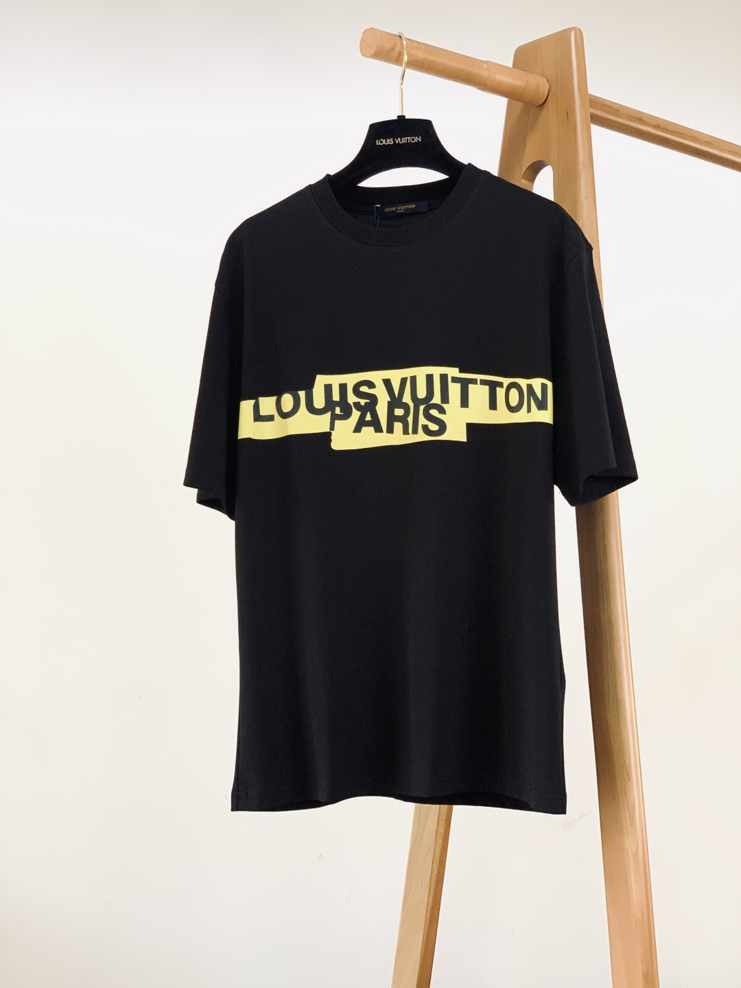 LouisVuitton 路易威登 2026SS春夏新品撞色字母标识T恤，潮酷与轻奢的完美结合！甄选高支