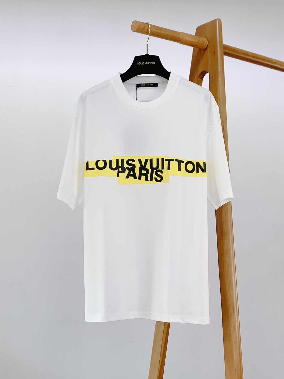 LouisVuitton 路易威登 2026SS春夏新品撞色字母标识T恤，潮酷与轻奢的完美结合！甄选高支