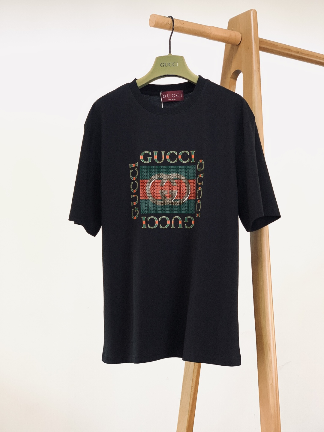 Gucci 古驰 2026SS春夏新品 满印老花 T 恤。重磅精梳棉双纱面料！细腻平滑又抗皱，透气不闷汗
