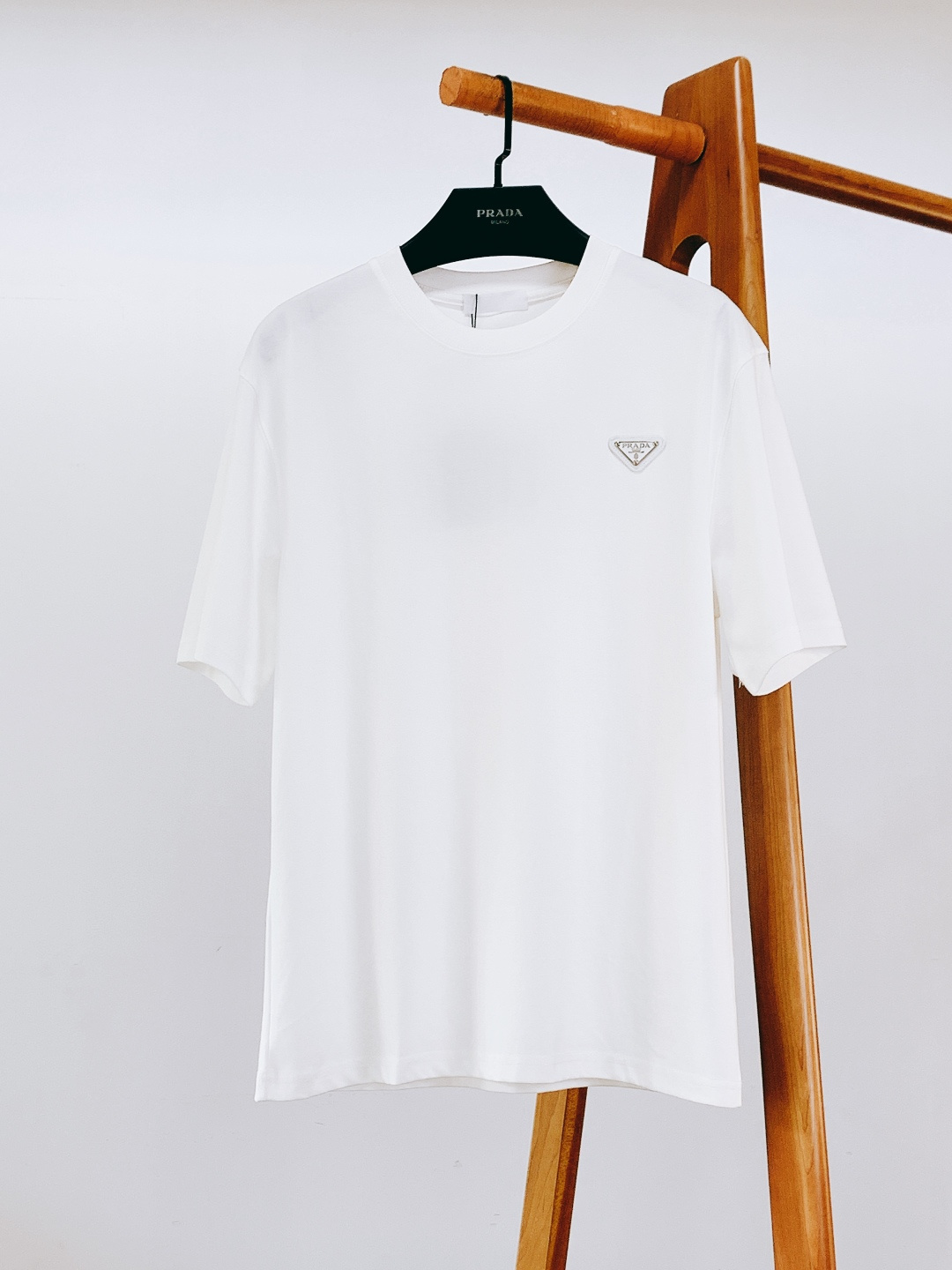 Prada 普拉达 2026SS春夏新品 经典三角标T恤，极简高级感天花板！甄选高支双股精梳棉，软糯亲肤