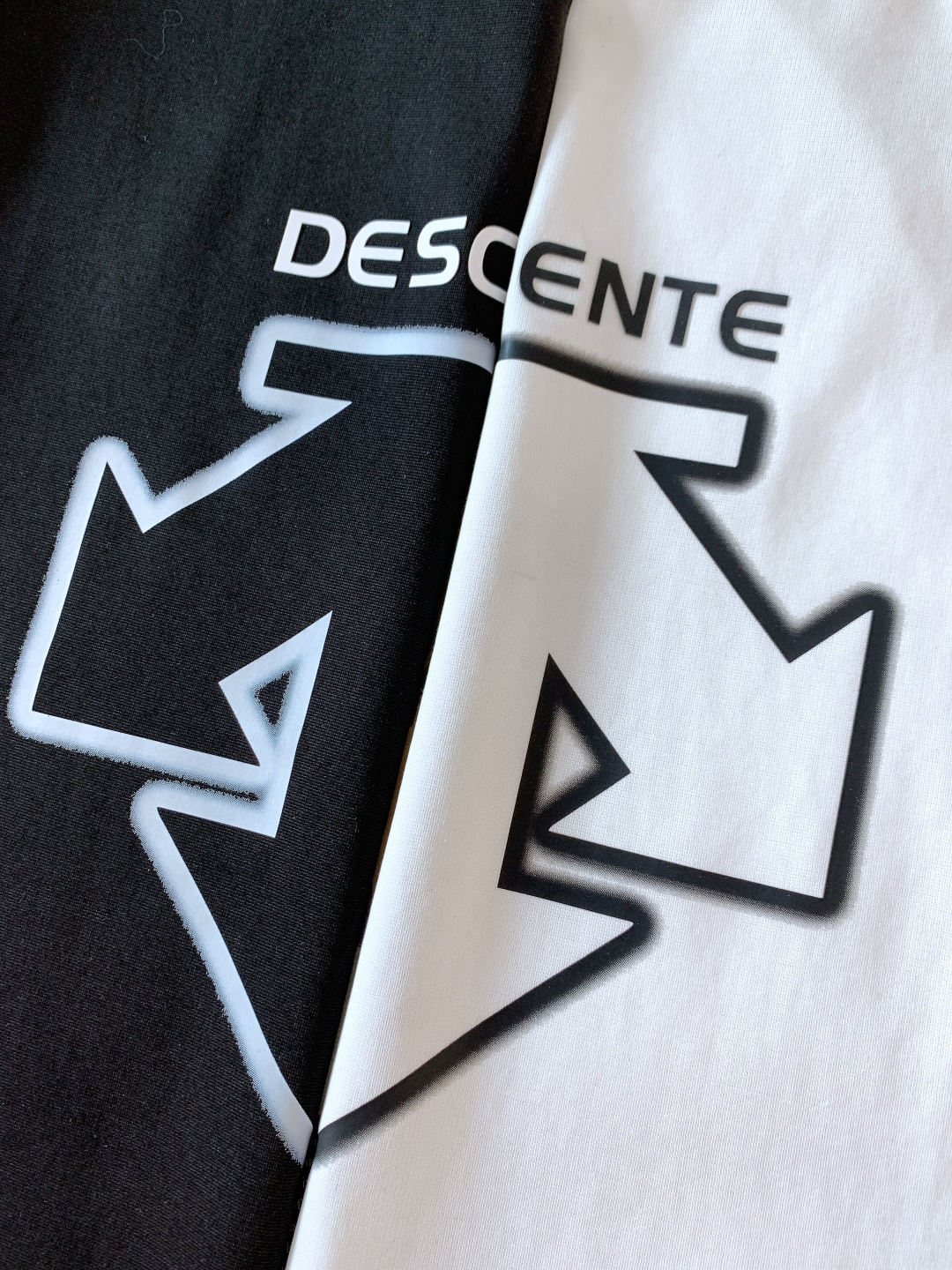 DESCENTE 迪桑特 2026SS春夏新品箭头印花 T 恤 | 专业运动，夏日轻奢神衣重磅精梳棉面料