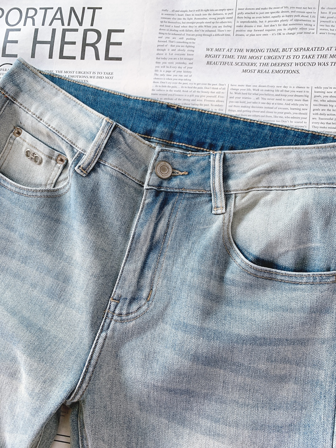 Ferragamo 菲拉格慕 2026SS春夏新品 高级时装感，休闲洗水牛仔裤。面料很特殊，超细精仿棉纱