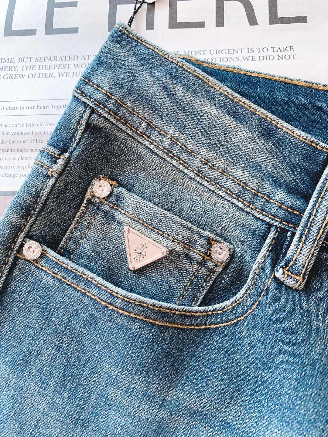 Chrome Hearts 克罗心 2026SS早春新品高级时装感 进口牛仔面料 , 洗水牛仔裤。面料很