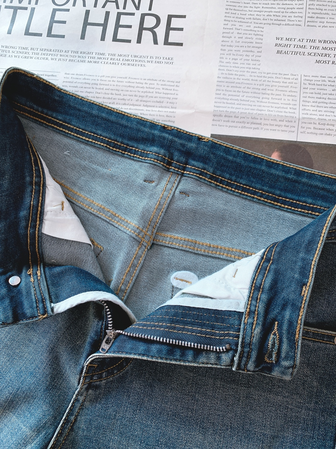 Chrome Hearts 克罗心 2026SS早春新品高级时装感 进口牛仔面料 , 洗水牛仔裤。面料很