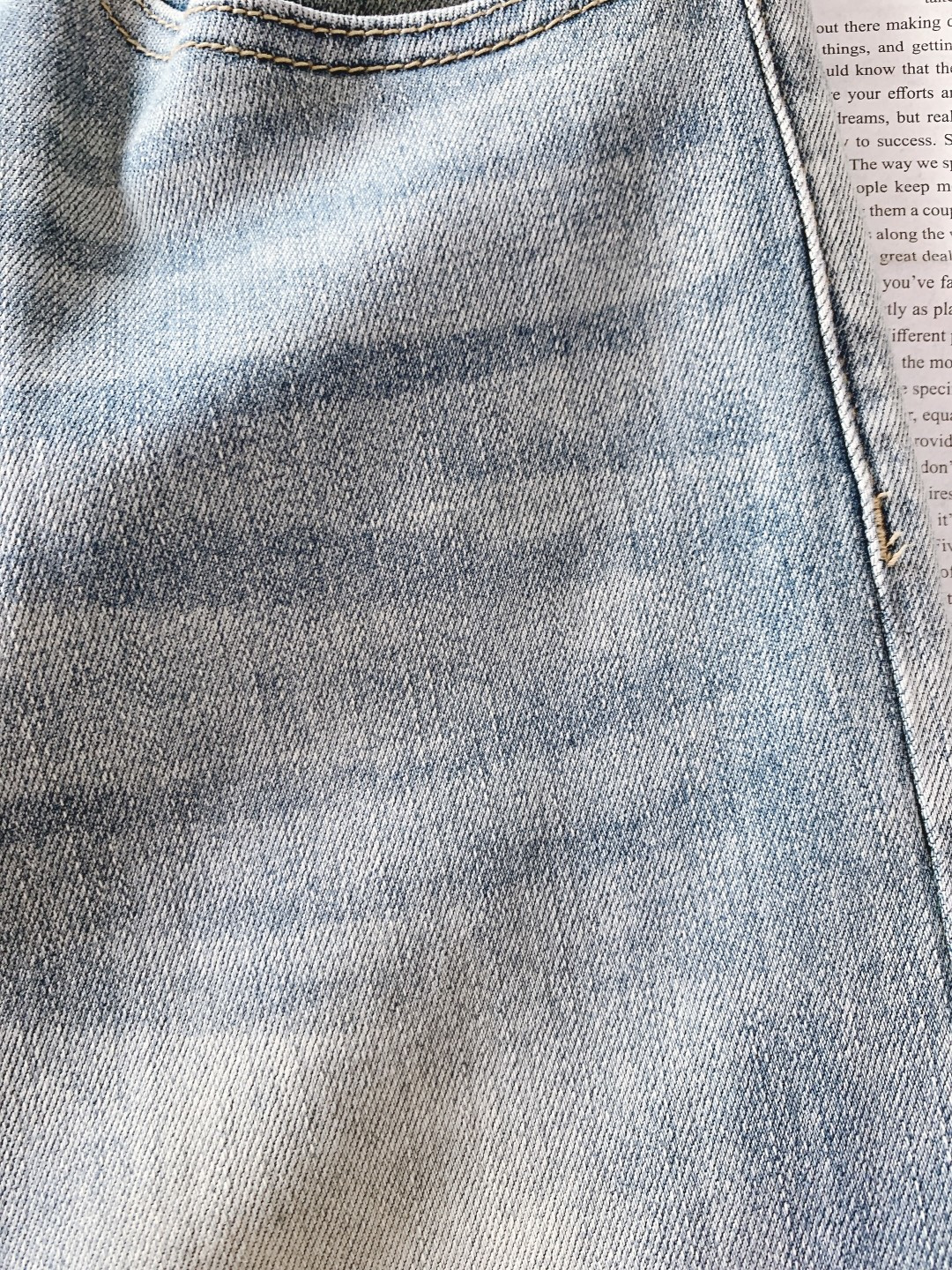 Ferragamo 菲拉格慕 2026SS春夏新品 高级时装感，休闲洗水牛仔裤。面料很特殊，超细精仿棉纱