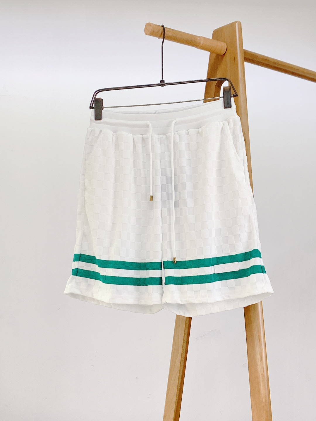 LouisVuitton 路易威登 2026SS春夏新品棋盘格提花短裤🩳 采用立体棋盘格提花面料，表层为