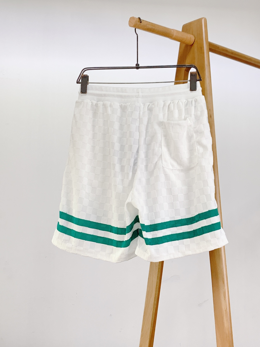 LouisVuitton 路易威登 2026SS春夏新品棋盘格提花短裤🩳 采用立体棋盘格提花面料，表层为