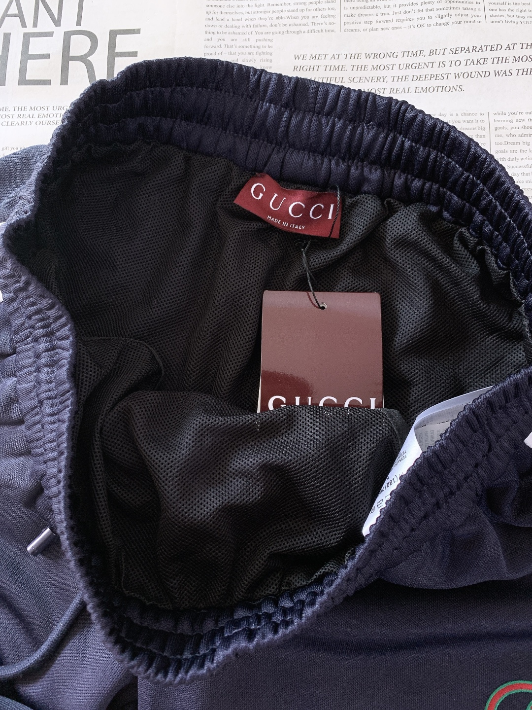 ⚠️支持年后Gucci 古驰 2026SS早春新品 GG刺绣条纹运动短裤，高奢复古运动风拉满，春夏日常运