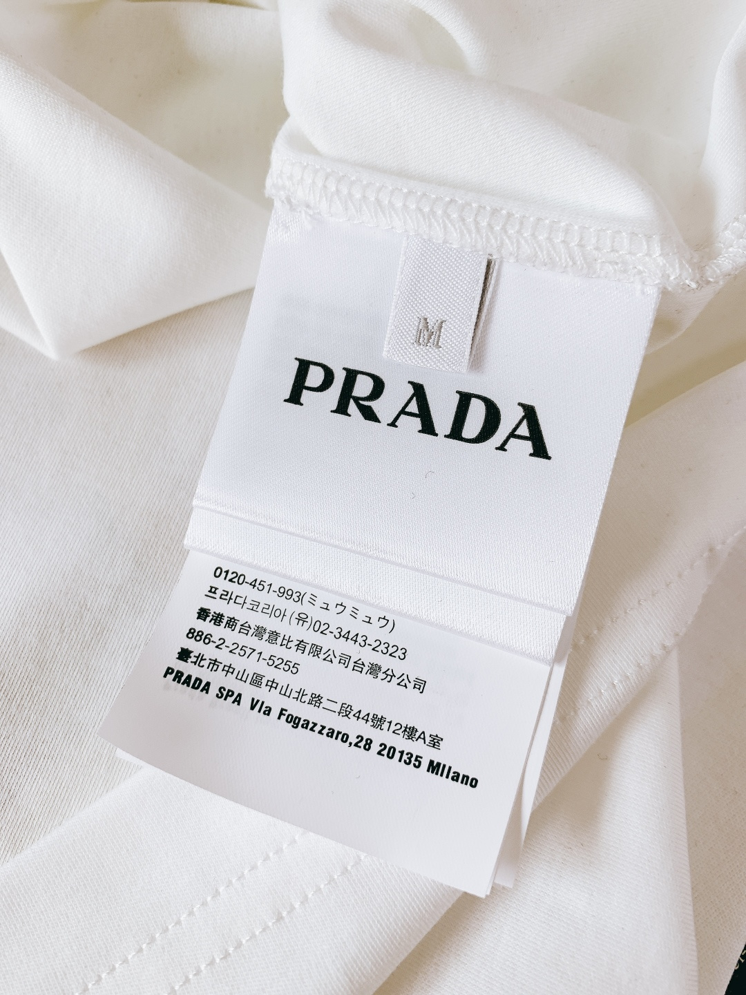 ⚠️支持年后Prada 普拉达 2026SS早春新品 三角徽标拼接Polo衫，意式极简+机能细节，型男春