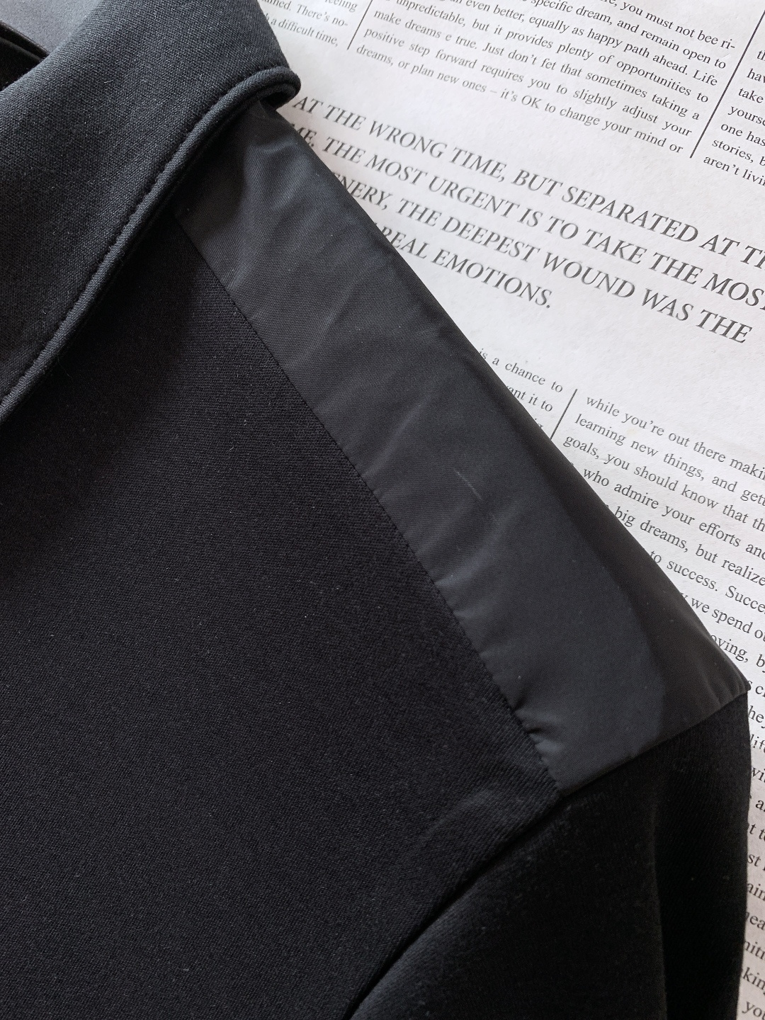 ⚠️支持年后Prada 普拉达 2026SS早春新品 三角徽标拼接Polo衫，意式极简+机能细节，型男春