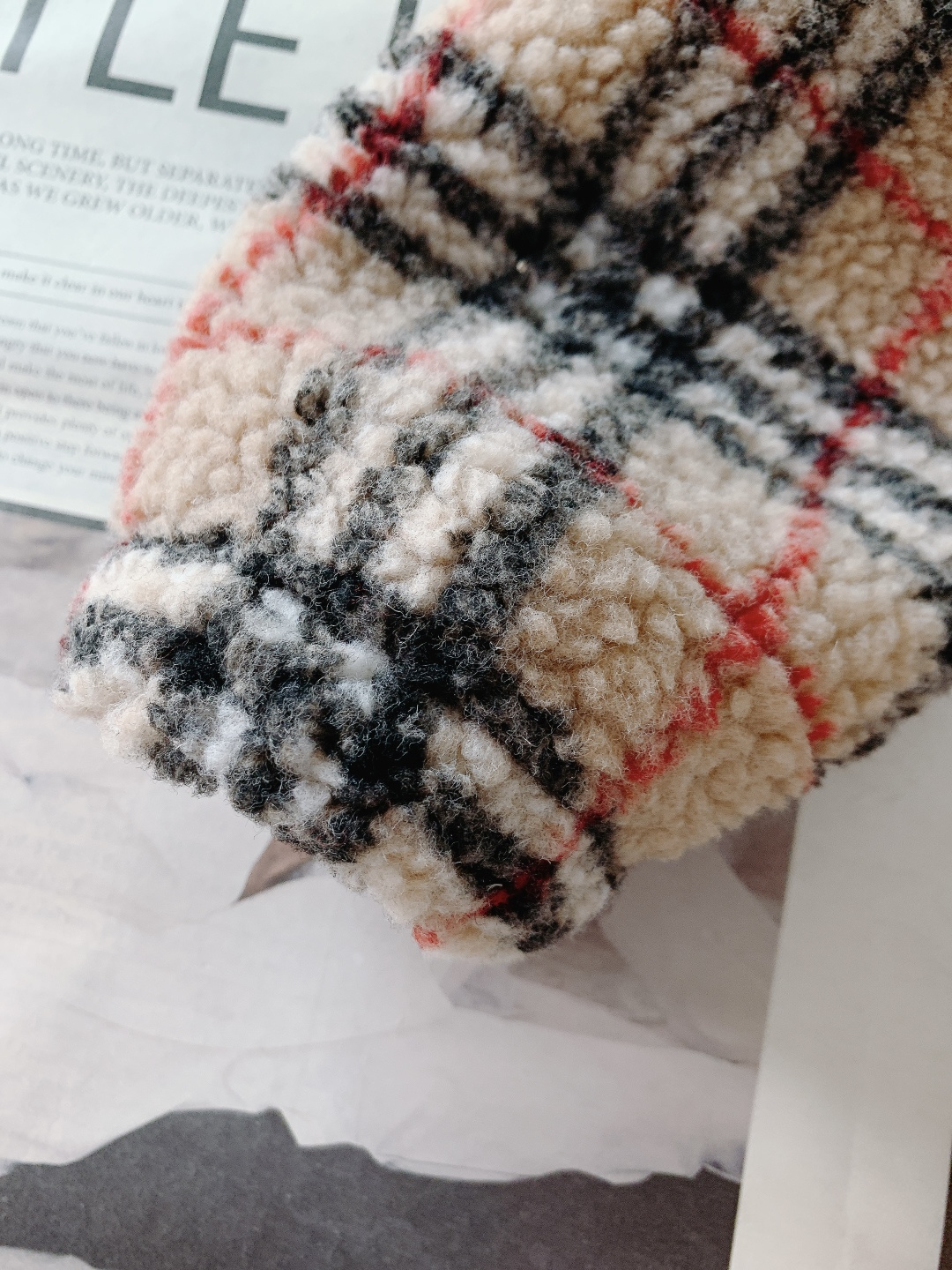 ⚠️支持年后Burberry 巴宝莉 2026SS早春新品 格纹羊羔绒夹克。采用羊毛与羊绒混纺羊羔绒面料