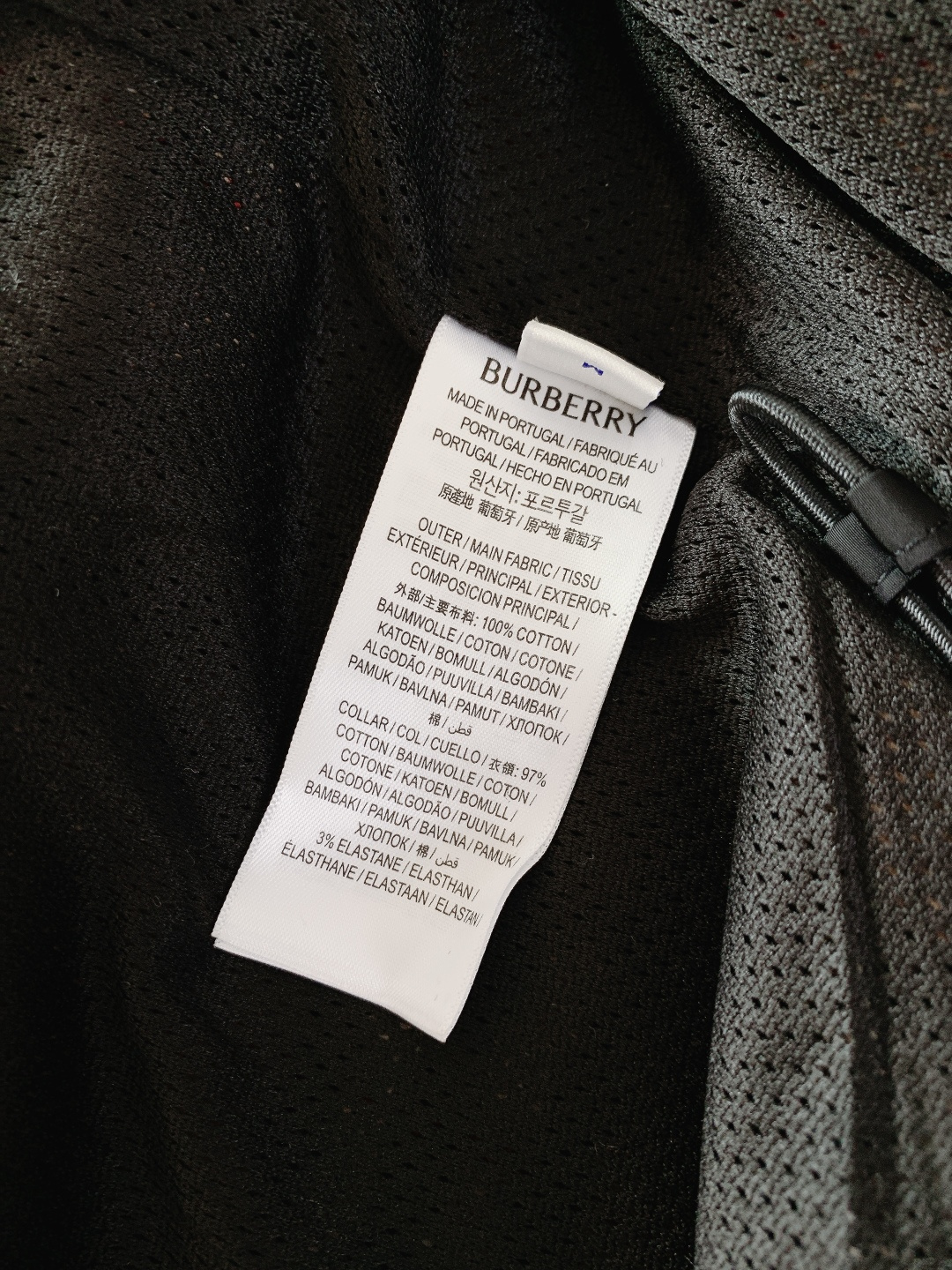 ⚠️支持年后Burberry 巴宝莉 2026SS早春新品 格纹羊羔绒夹克。采用羊毛与羊绒混纺羊羔绒面料