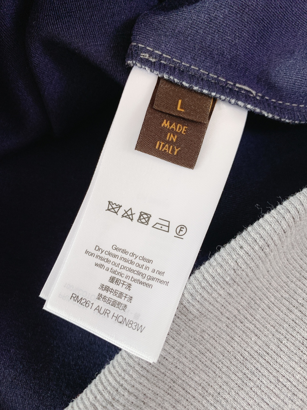 LouisVuitton 路易威登 2026SS早春新品贴布刺绣连帽卫衣。采用重磅高支棉混纺面料，经过预