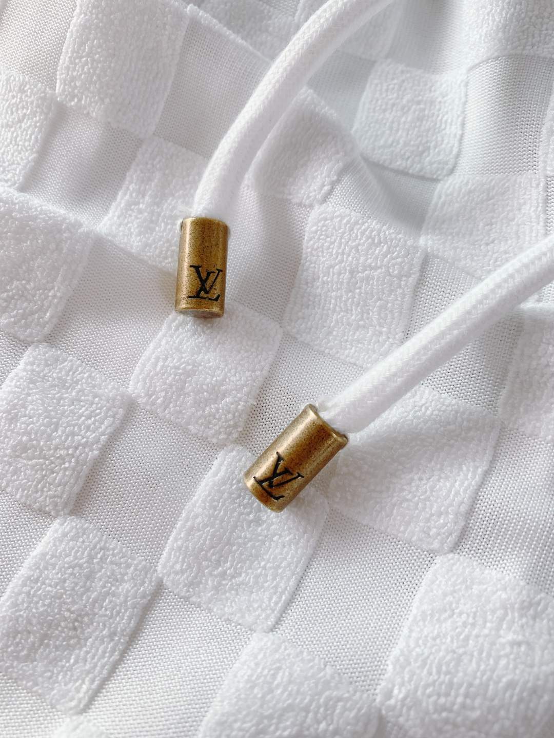 LouisVuitton 路易威登 2026SS春夏新品棋盘格提花短裤🩳 采用立体棋盘格提花面料，表层为