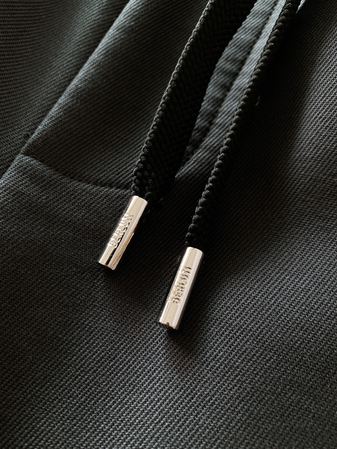 Berluti 伯鲁蒂 2026SS早春新品 休闲抽绳休闲裤 时尚系列，独特设计，抽绳休闲长裤 订纱开始