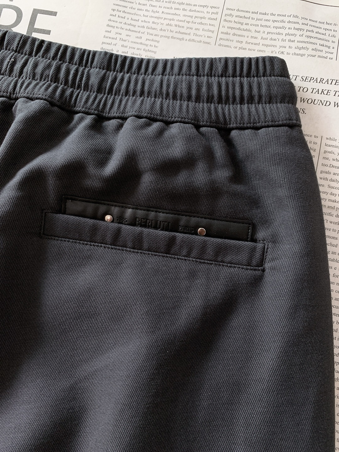 Berluti 伯鲁蒂 2026SS早春新品 休闲抽绳休闲裤 时尚系列，独特设计，抽绳休闲长裤 订纱开始