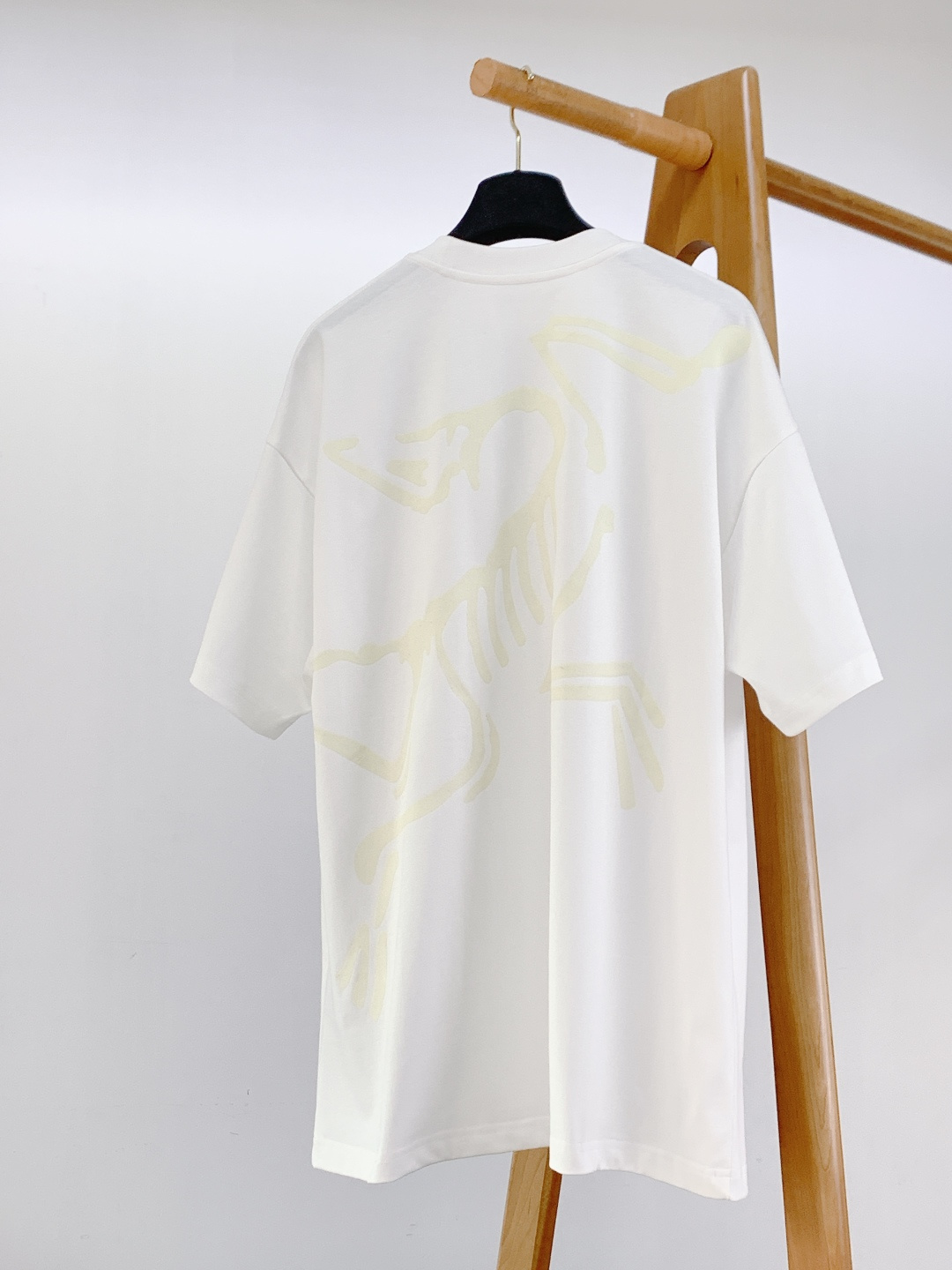 ARCTERYX 始祖鸟 2026SS春夏新品鸟骨印花T恤。户外机能与潮流美学的完美碰撞！甄选高支精梳棉
