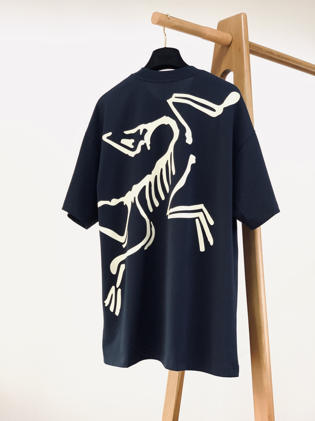ARCTERYX 始祖鸟 2026SS春夏新品鸟骨印花T恤。户外机能与潮流美学的完美碰撞！甄选高支精梳棉
