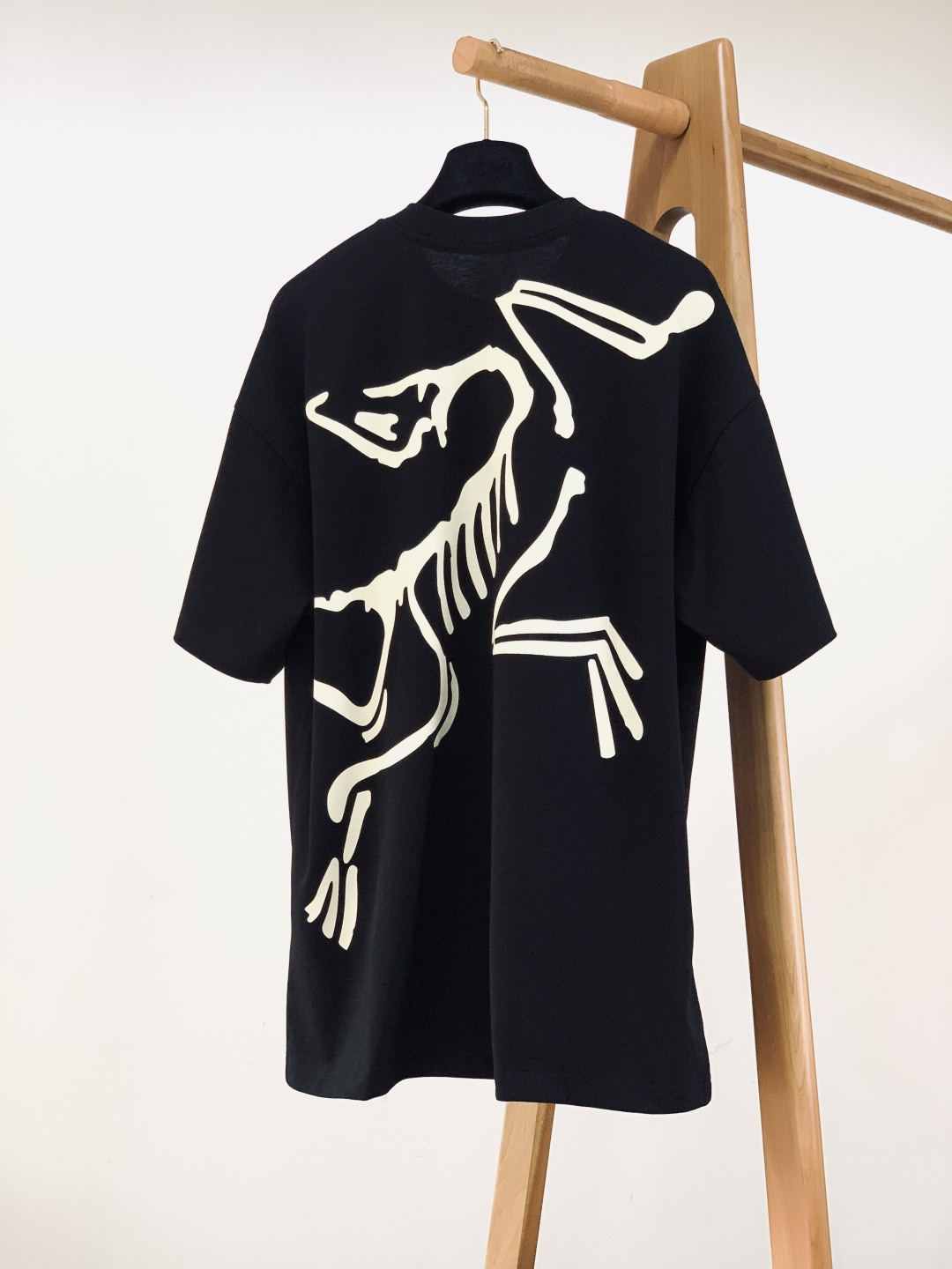 ARCTERYX 始祖鸟 2026SS春夏新品鸟骨印花T恤。户外机能与潮流美学的完美碰撞！甄选高支精梳棉
