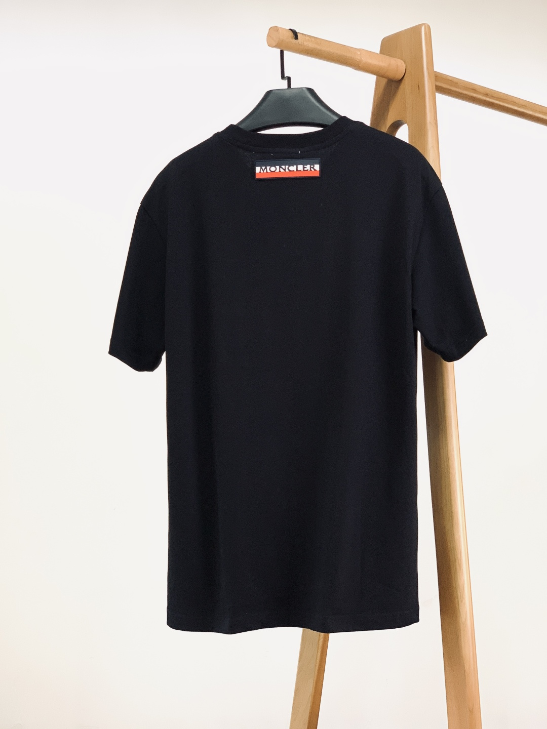 Moncler 蒙口 2026SS早春新品 经典徽章Logo短袖，高支精梳棉+专柜质感！胸前刺绣徽章Lo