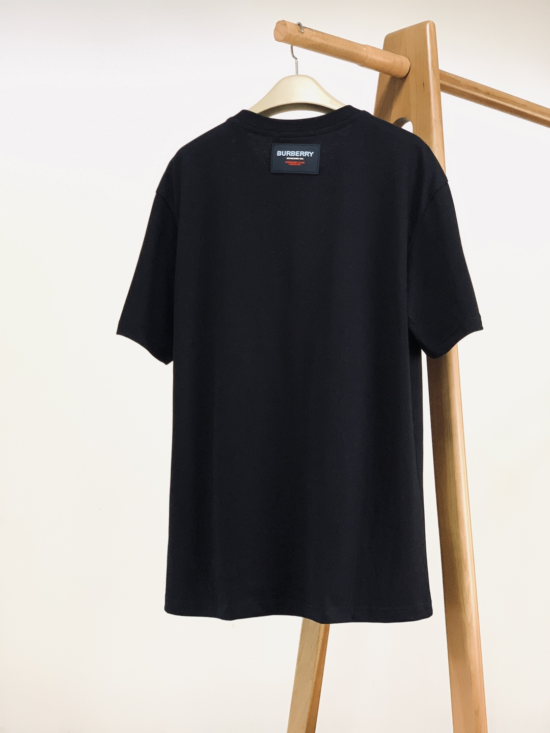 Burberry 巴宝莉 2026SS早春新品 胶囊系列短袖，100% 精梳棉+意大利工艺！胸前立体橡胶