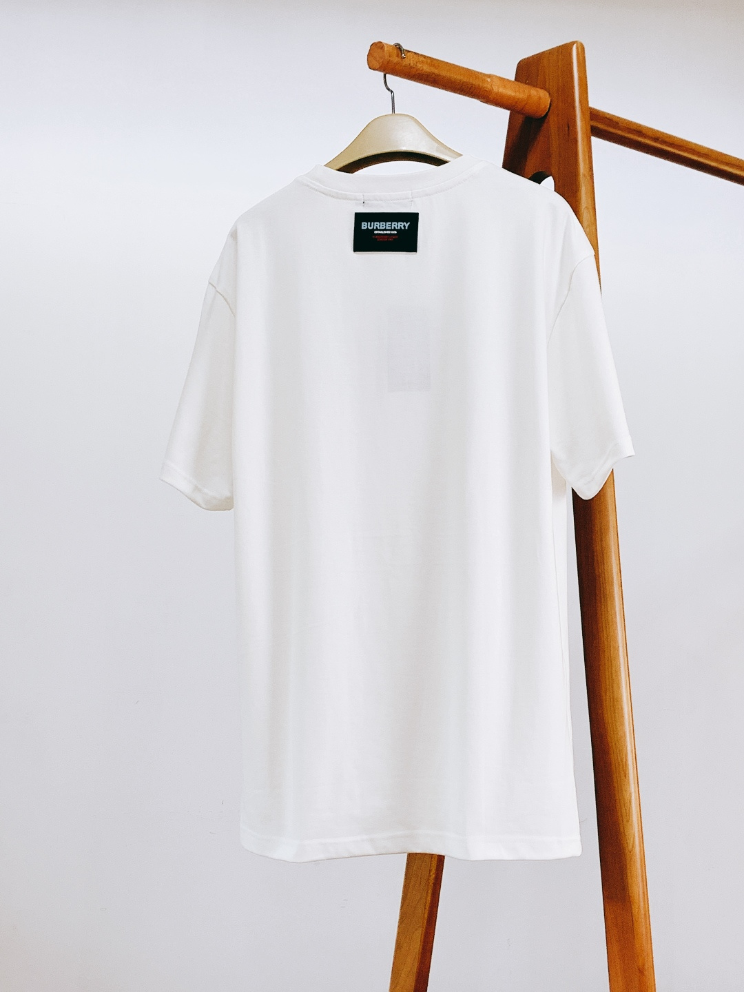 Burberry 巴宝莉 2026SS早春新品 胶囊系列短袖，100% 精梳棉+意大利工艺！胸前立体橡胶