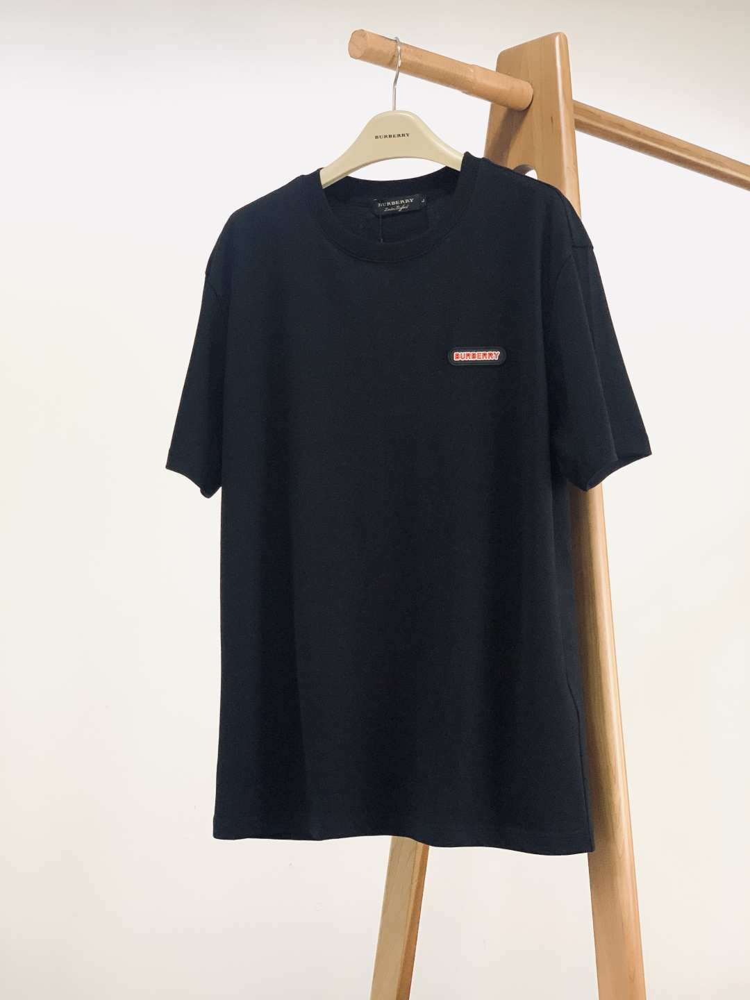 Burberry 巴宝莉 2026SS早春新品 胶囊系列短袖，100% 精梳棉+意大利工艺！胸前立体橡胶